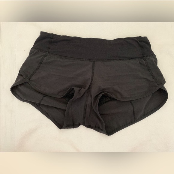 🖤 Lulu shorts - Picture 2 of 3